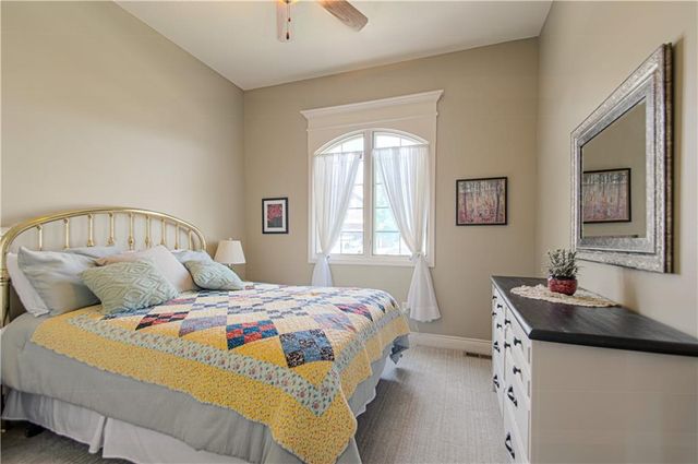 2512 NE CRESTVIEW Street, Blue Springs, MO 64029