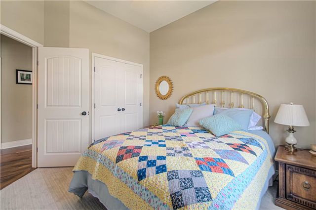 2512 NE CRESTVIEW Street, Blue Springs, MO 64029