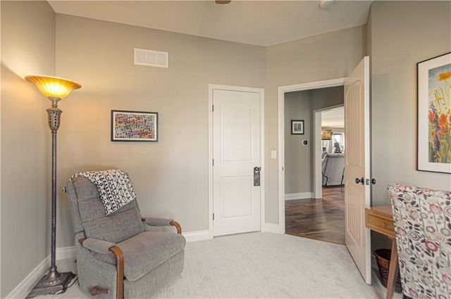 2512 NE CRESTVIEW Street, Blue Springs, MO 64029