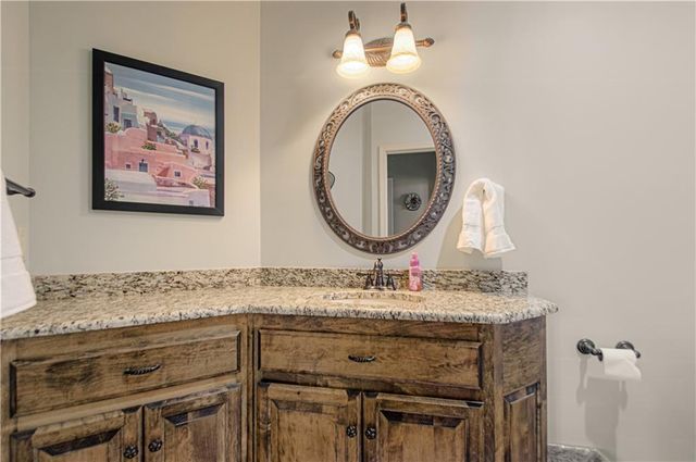 2512 NE CRESTVIEW Street, Blue Springs, MO 64029