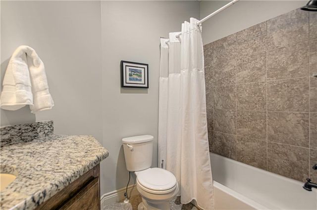 2512 NE CRESTVIEW Street, Blue Springs, MO 64029