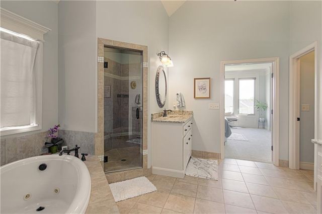 2512 NE CRESTVIEW Street, Blue Springs, MO 64029