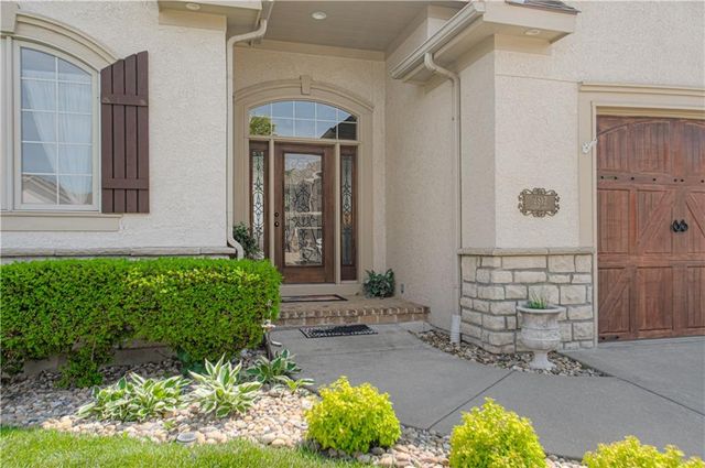 2512 NE CRESTVIEW Street, Blue Springs, MO 64029