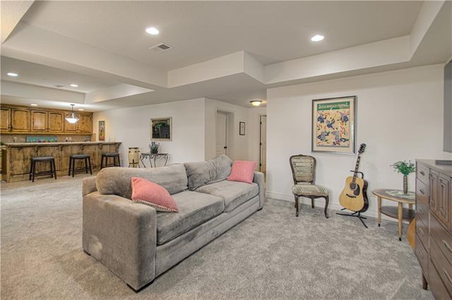 2512 NE CRESTVIEW Street, Blue Springs, MO 64029