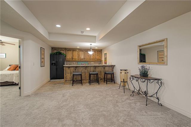 2512 NE CRESTVIEW Street, Blue Springs, MO 64029
