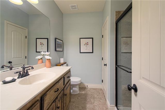 2512 NE CRESTVIEW Street, Blue Springs, MO 64029