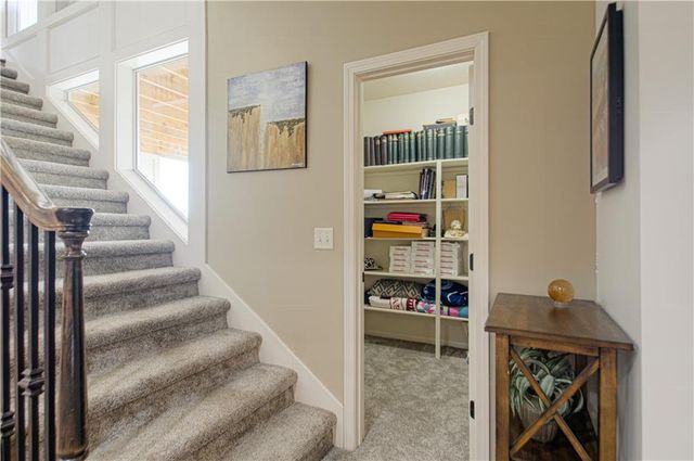 2512 NE CRESTVIEW Street, Blue Springs, MO 64029