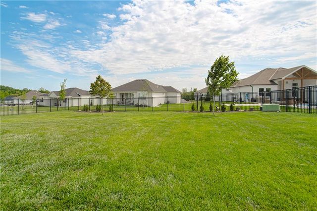 2512 NE CRESTVIEW Street, Blue Springs, MO 64029