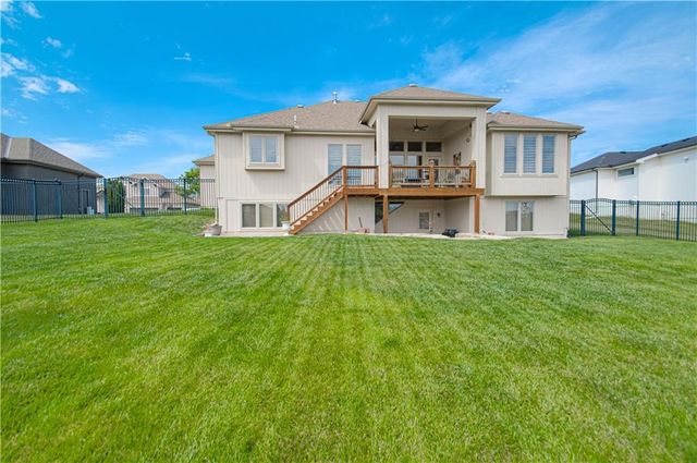 2512 NE CRESTVIEW Street, Blue Springs, MO 64029
