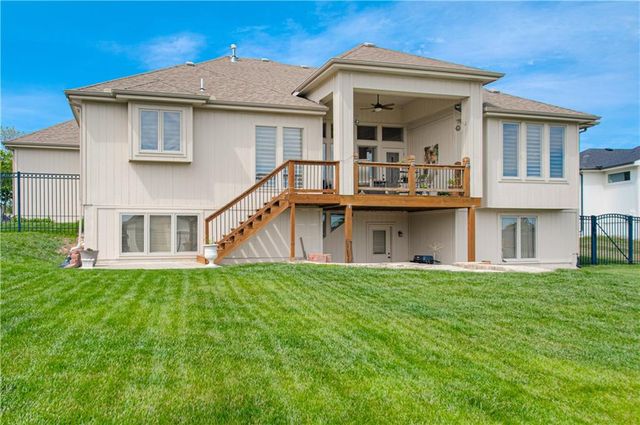 2512 NE CRESTVIEW Street, Blue Springs, MO 64029