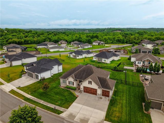 2512 NE CRESTVIEW Street, Blue Springs, MO 64029