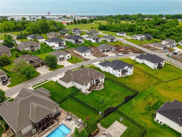 2512 NE CRESTVIEW Street, Blue Springs, MO 64029
