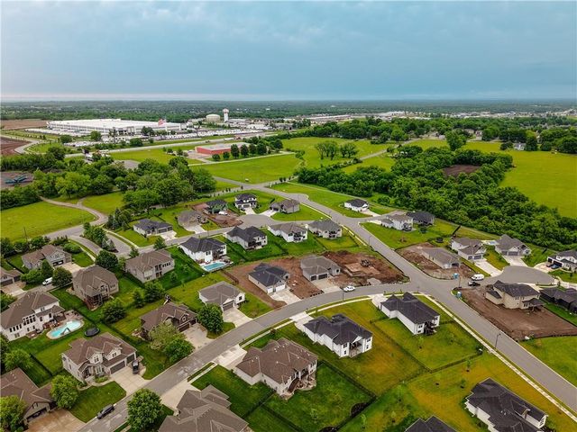 2512 NE CRESTVIEW Street, Blue Springs, MO 64029