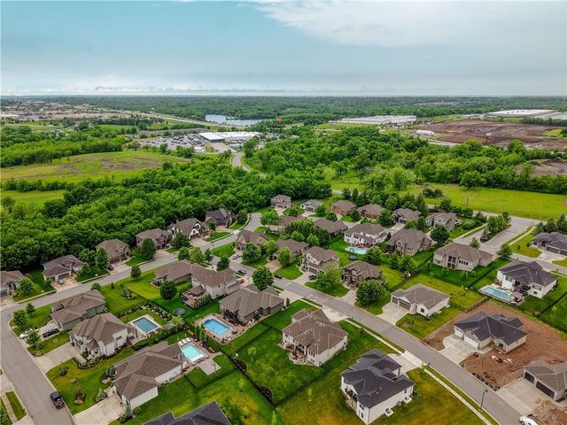 2512 NE CRESTVIEW Street, Blue Springs, MO 64029