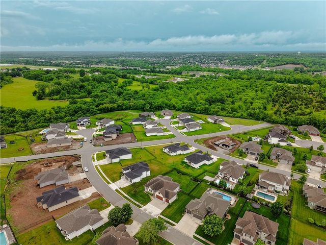 2512 NE CRESTVIEW Street, Blue Springs, MO 64029