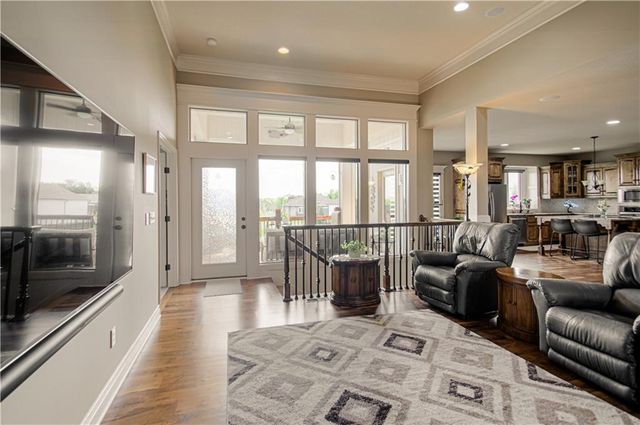 2512 NE CRESTVIEW Street, Blue Springs, MO 64029