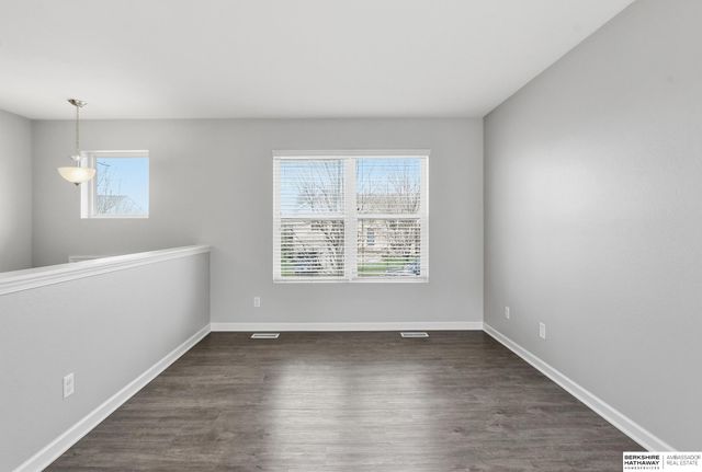 19513 T Street, Omaha, NE 68135