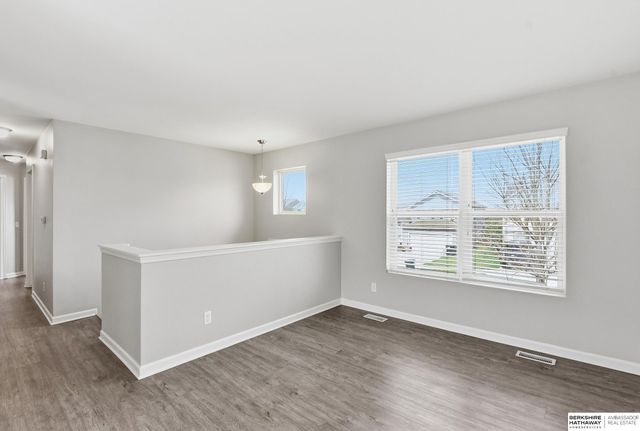 19513 T Street, Omaha, NE 68135