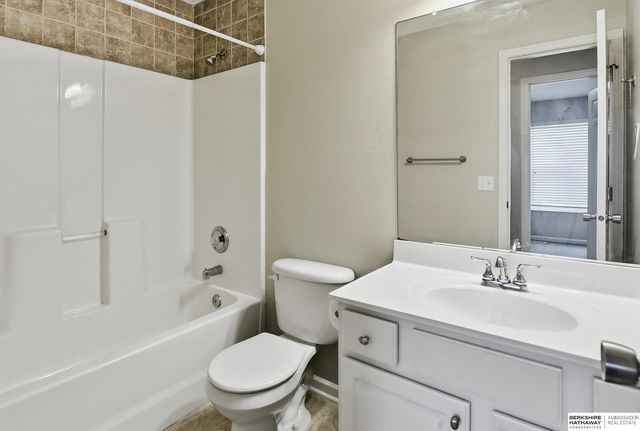 19513 T Street, Omaha, NE 68135