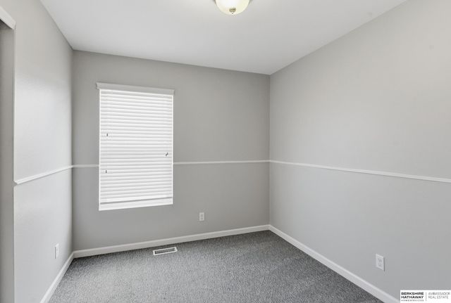 19513 T Street, Omaha, NE 68135