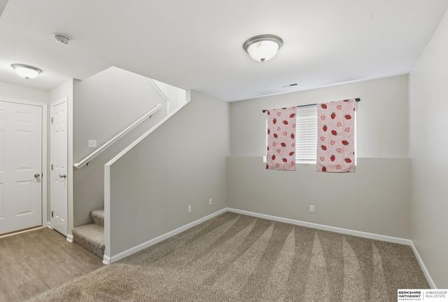 19513 T Street, Omaha, NE 68135