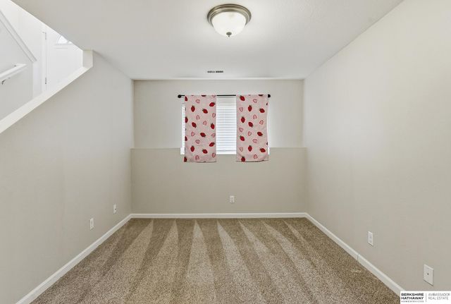 19513 T Street, Omaha, NE 68135