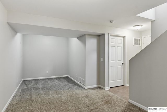 19513 T Street, Omaha, NE 68135