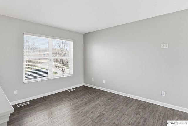 19513 T Street, Omaha, NE 68135