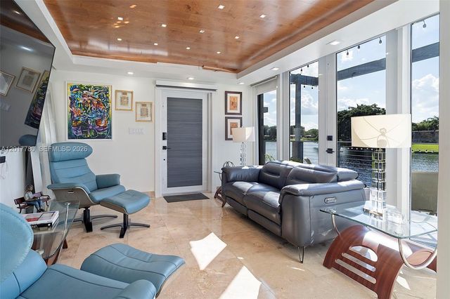6616 E Miami Lakes Dr E, Miami Lakes, FL 33014