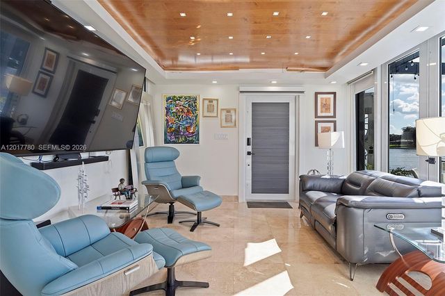 6616 E Miami Lakes Dr E, Miami Lakes, FL 33014