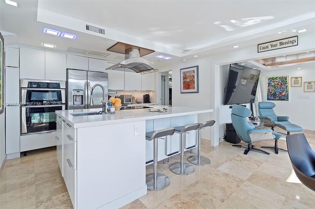 6616 E Miami Lakes Dr E, Miami Lakes, FL 33014