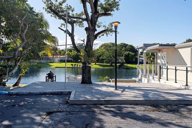 6616 E Miami Lakes Dr E, Miami Lakes, FL 33014