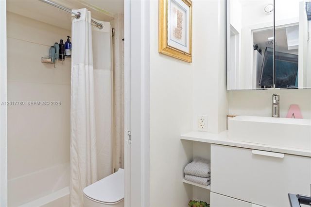 6616 E Miami Lakes Dr E, Miami Lakes, FL 33014