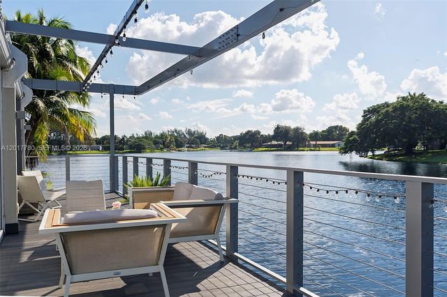 6616 E Miami Lakes Dr E, Miami Lakes, FL 33014