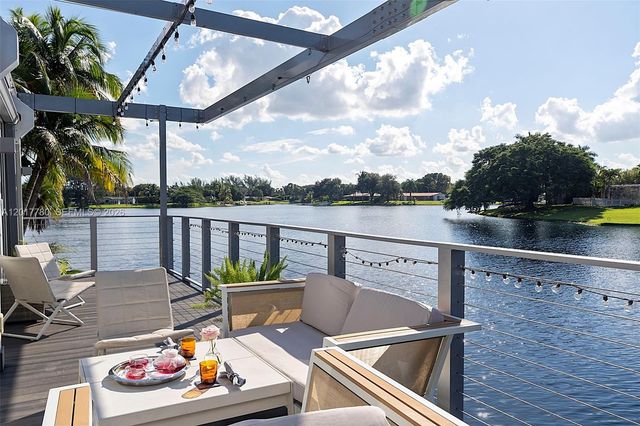 6616 E Miami Lakes Dr E, Miami Lakes, FL 33014