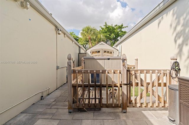 6616 E Miami Lakes Dr E, Miami Lakes, FL 33014