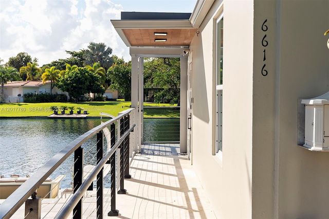 6616 E Miami Lakes Dr E, Miami Lakes, FL 33014