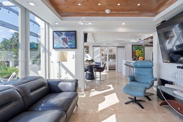 6616 E Miami Lakes Dr E, Miami Lakes, FL 33014
