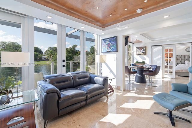 6616 E Miami Lakes Dr E, Miami Lakes, FL 33014