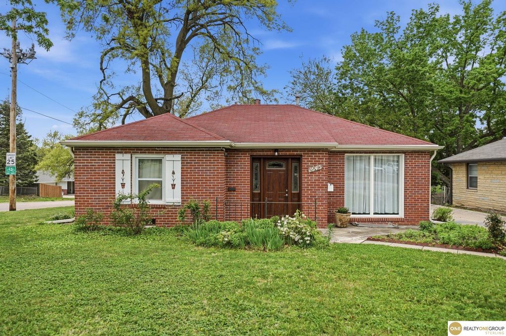 1645 48th Street, Lincoln, NE 68506