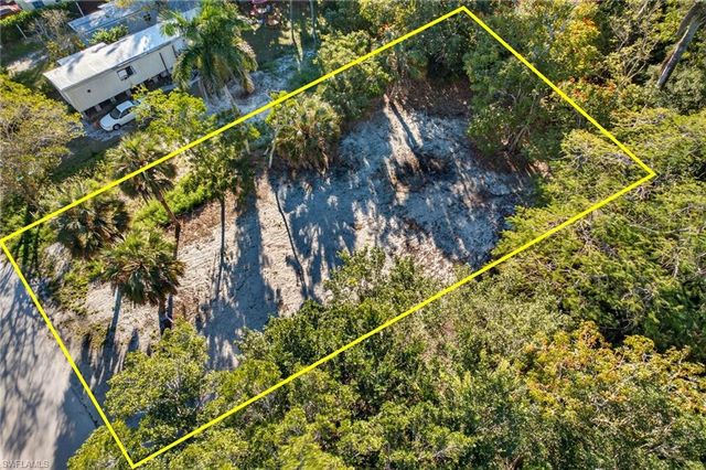 2596 Holly AVE, Naples, FL 34112