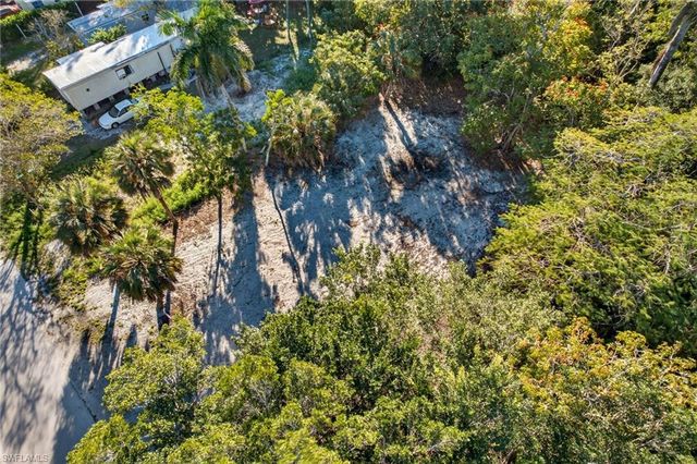 2596 Holly AVE, Naples, FL 34112