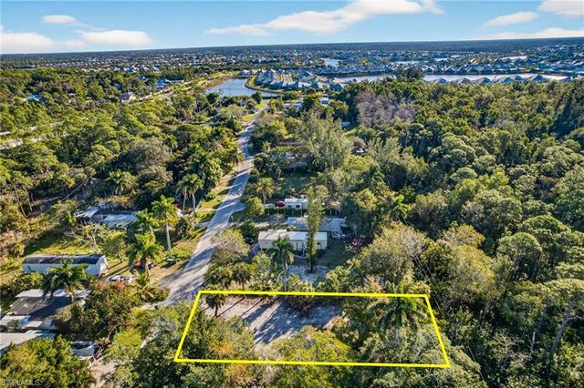 2596 Holly AVE, Naples, FL 34112