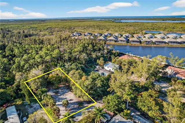 2596 Holly AVE, Naples, FL 34112