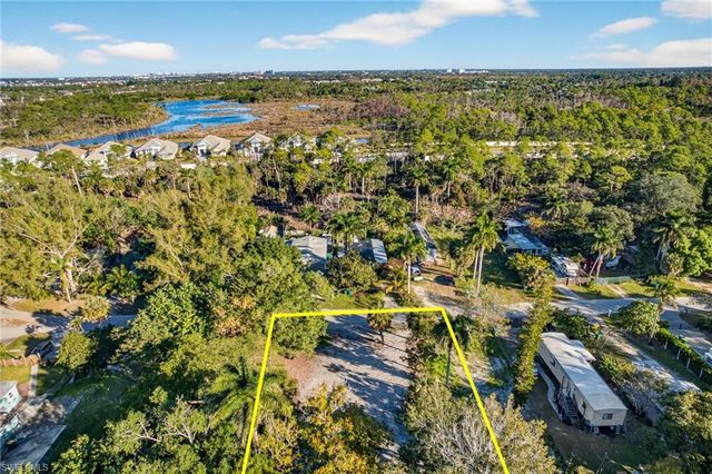 2596 Holly AVE, Naples, FL 34112