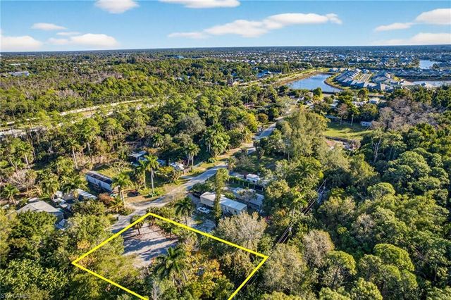 2596 Holly AVE, Naples, FL 34112