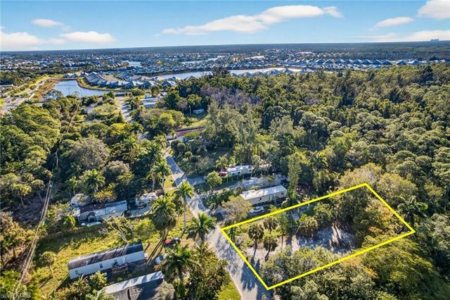 2596 Holly AVE, Naples, FL 34112