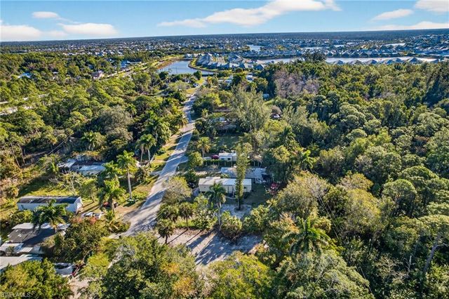 2596 Holly AVE, Naples, FL 34112