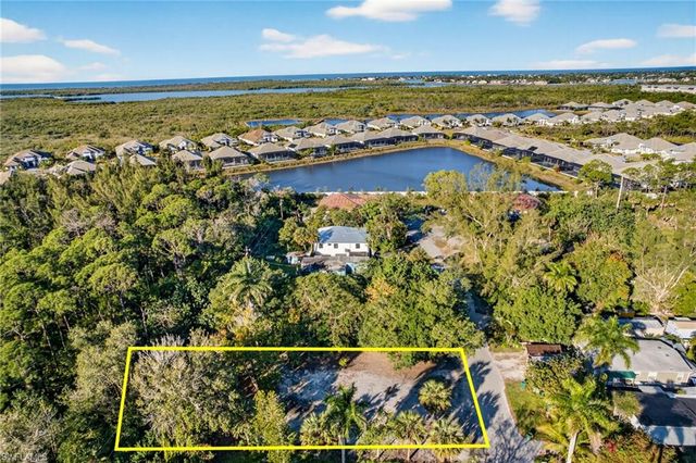 2596 Holly AVE, Naples, FL 34112