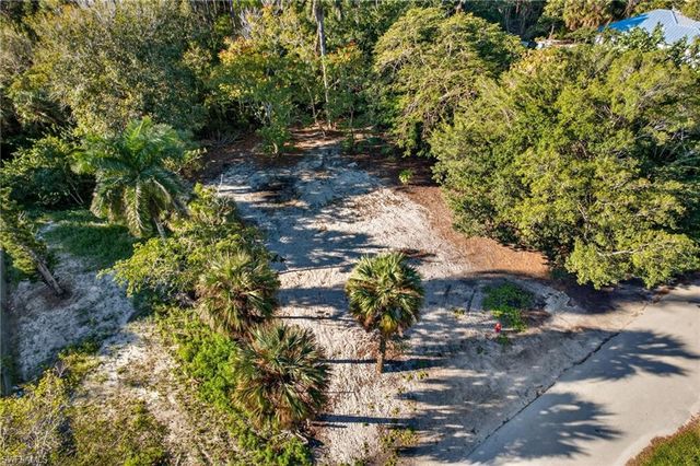 2596 Holly AVE, Naples, FL 34112